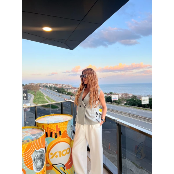 Marka Model Düğmeli Pensli Yelek