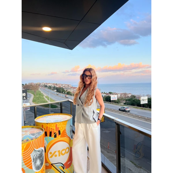 Marka Model Düğmeli Pensli Yelek