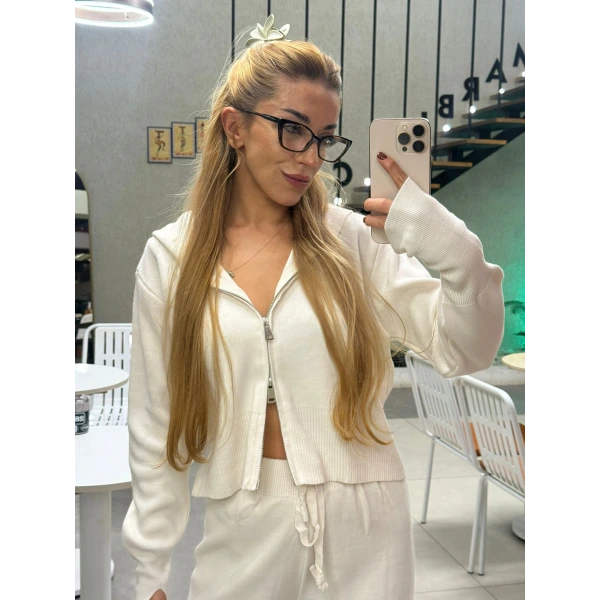 Parmak Geçmeli Kapüşonlu Triko Takım