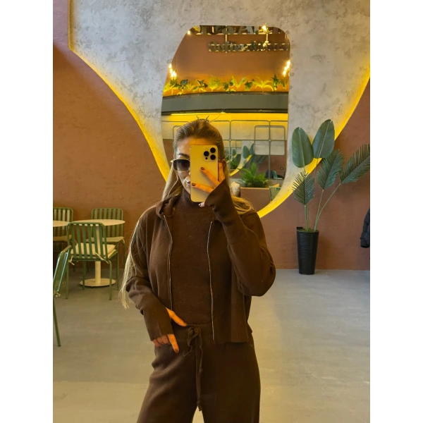 Parmak Geçmeli Kapüşonlu Triko Takım