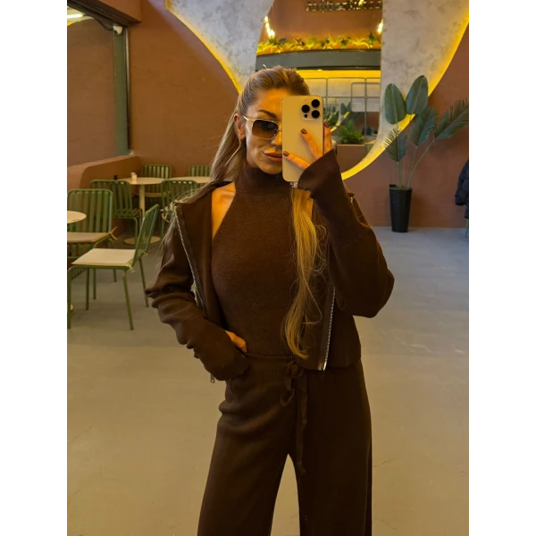 Parmak Geçmeli Kapüşonlu Triko Takım