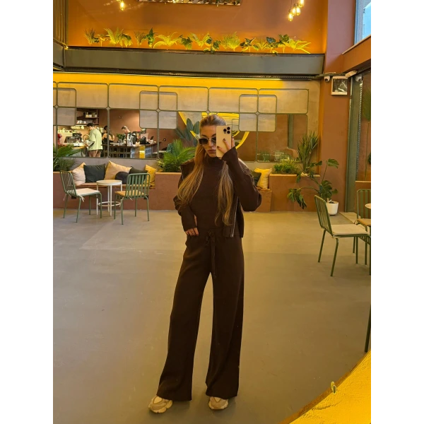 Parmak Geçmeli Kapüşonlu Triko Takım