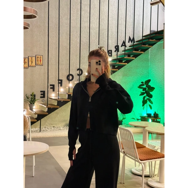 Parmak Geçmeli Kapüşonlu Triko Takım