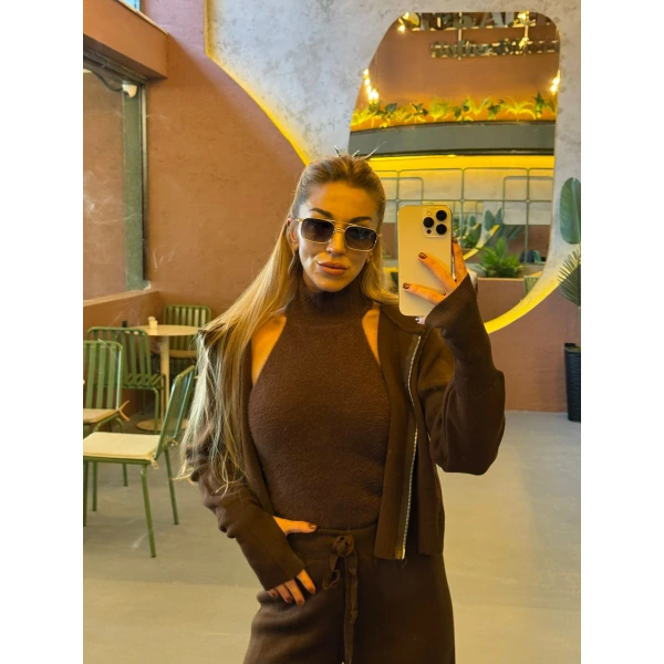 Parmak Geçmeli Kapüşonlu Triko Takım