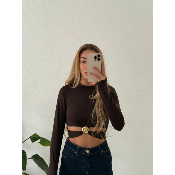 Pencereli Salyangoz Aksesuarlı Uzun Kollu Crop