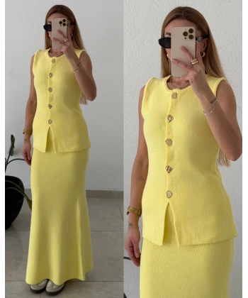 Gold Düğme Detaylı Maxi Boy Triko Etekli Yelekli Takım