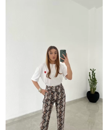 Kalp Nakışlı Pamuklu Tişört