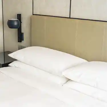 63 Tel Çift Kişilik Otel Nevresim Takımı (Lastikli Çarşaflı)