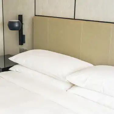 63 Tel Çift Kişilik Otel Nevresim Takımı (Lastikli Çarşaflı)