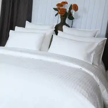 83 Tel Çizgili Pamuk Saten Tek Kişilik Otel Nevresim Takımı (Lastikli Çarşaflı)