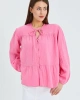 Kadın Pembe Müslin Kumaş Yakası Bağcıklı Önü Düğmeli Volanlı Gömlek Bluz
