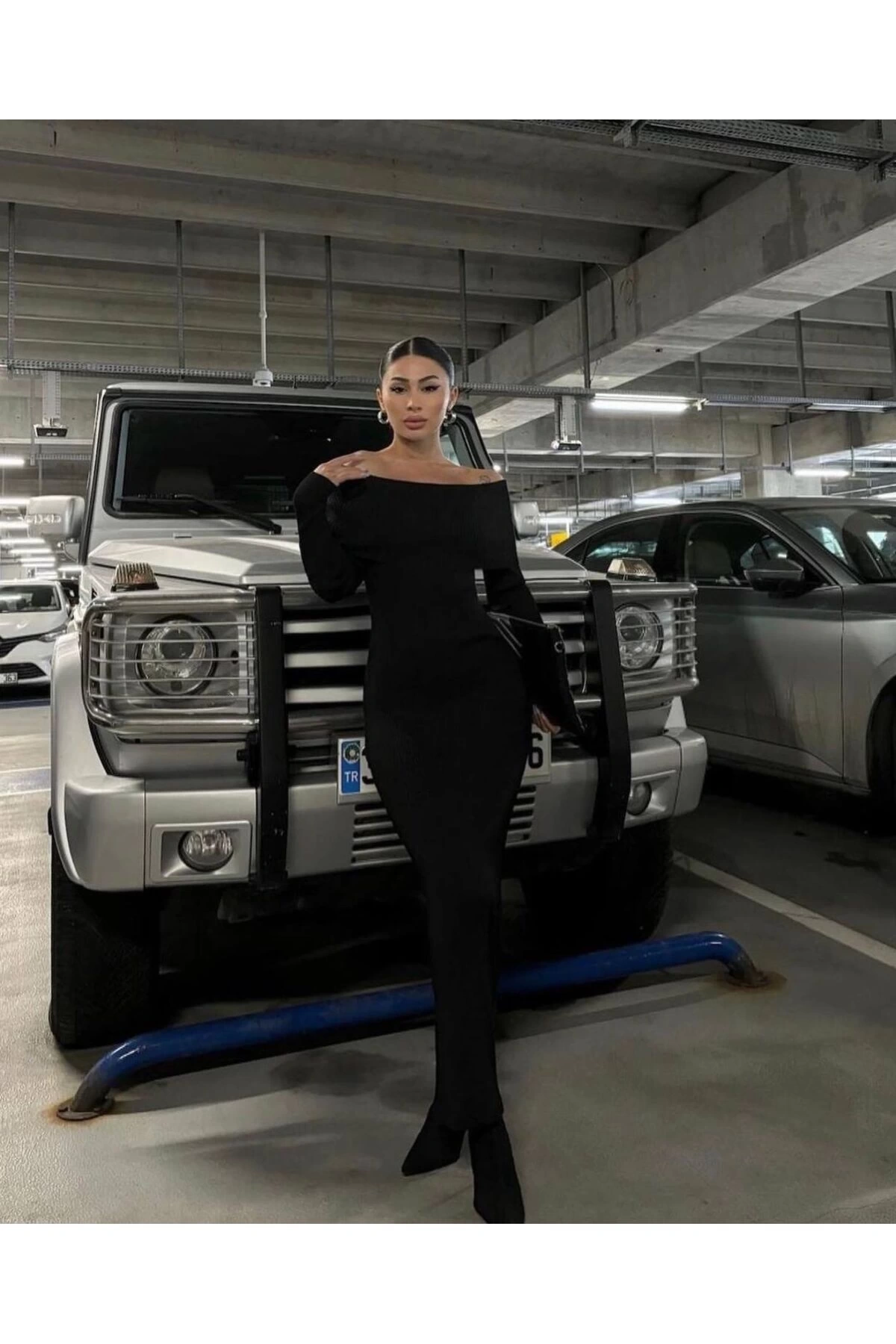 Kadın Siyah Madonna Yaka Likralı Uzun Triko Elbise