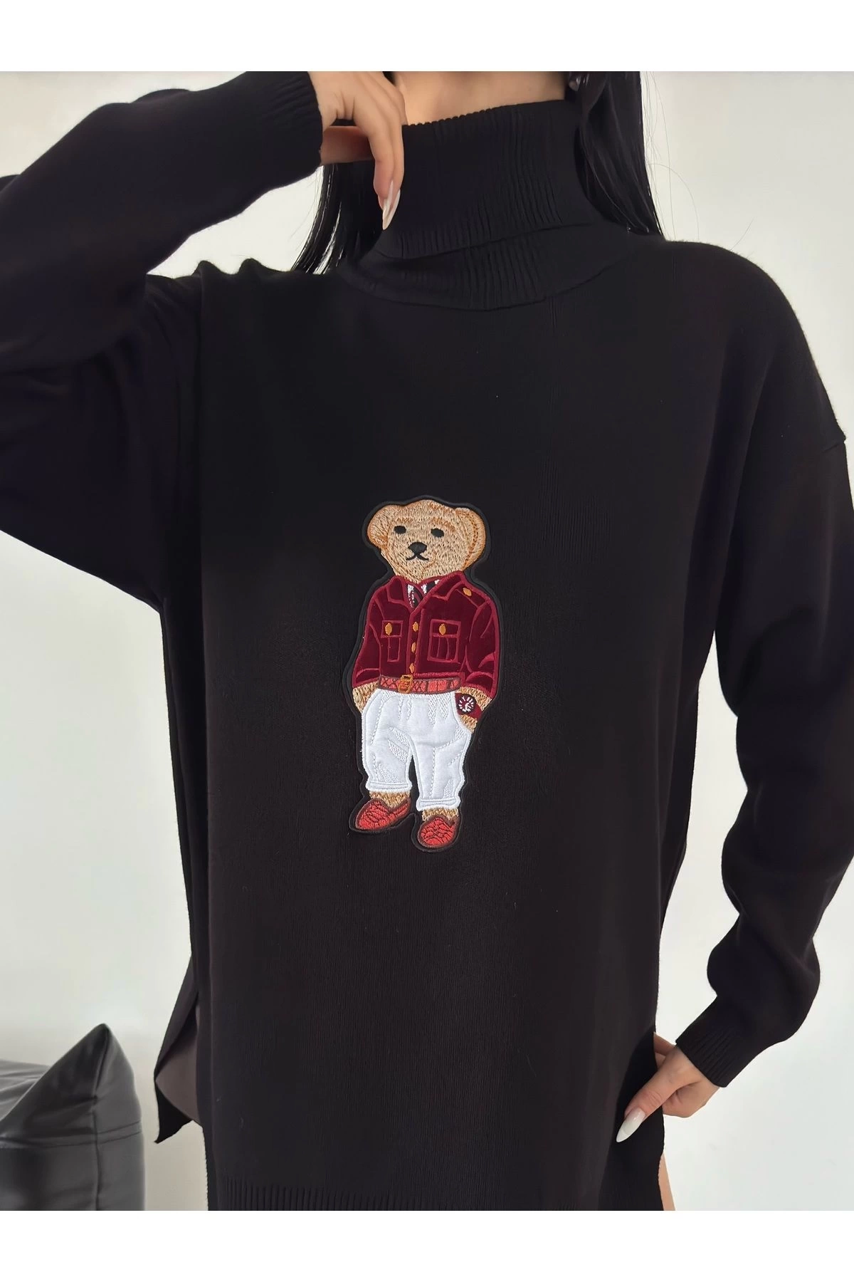 Kadın Siyah Oversize Ayıcıklı Oversize Balıkçı Yaka Triko Kazak