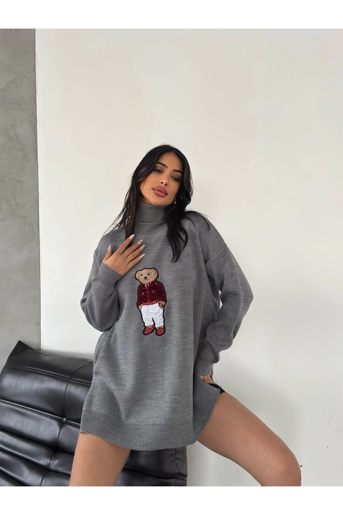 Kadın Gri Oversize Ayıcıklı Oversize Balıkçı Yaka Triko Kazak