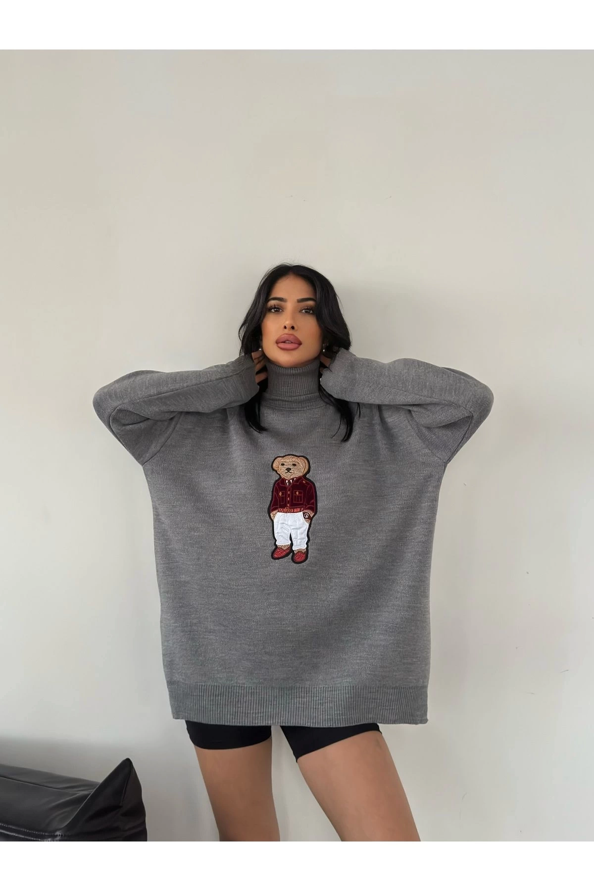Kadın Gri Oversize Ayıcıklı Oversize Balıkçı Yaka Triko Kazak