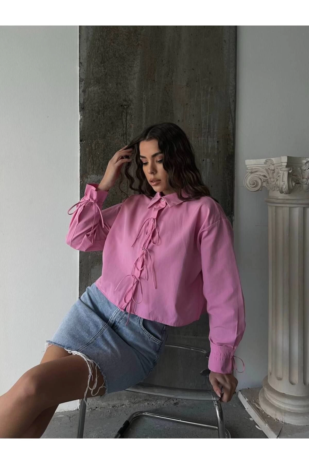 Kadın Pembe Şık Bağcık Detaylı Crop Dokuma Gömlek