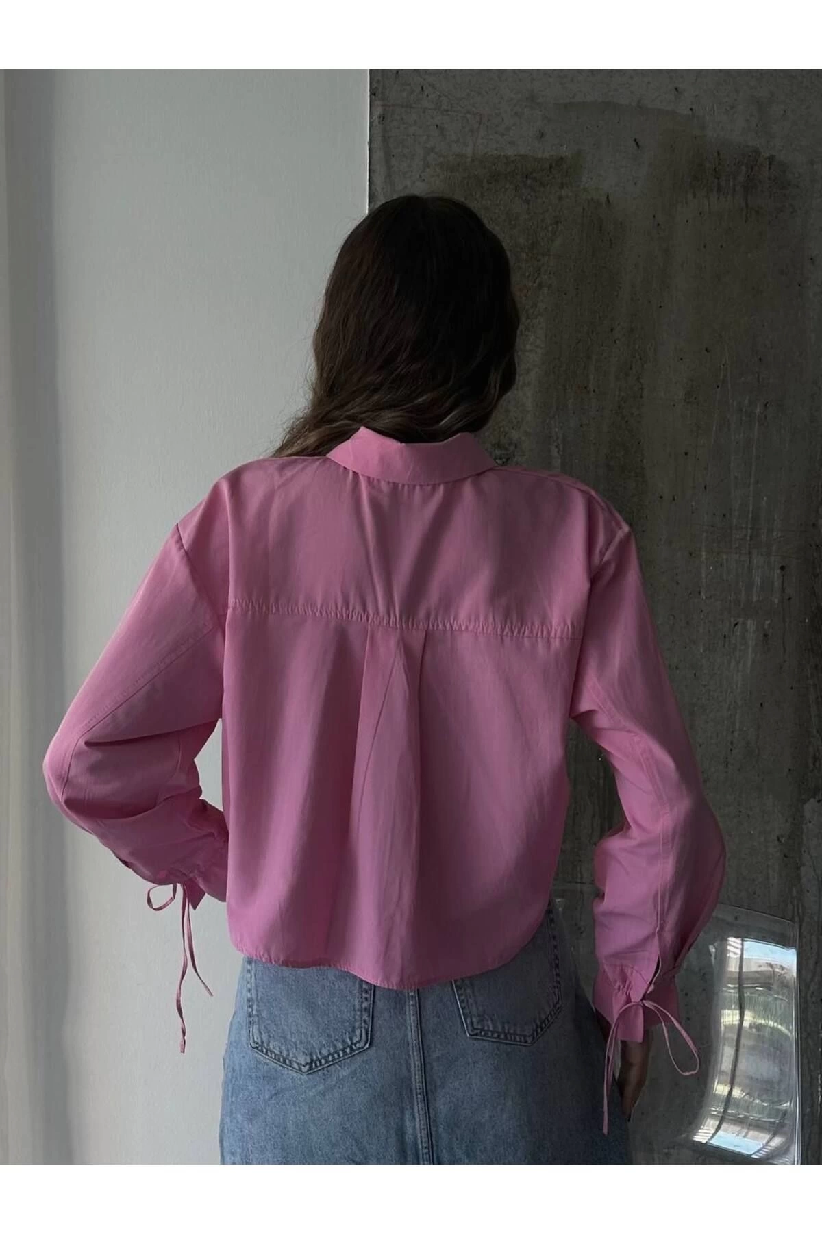 Kadın Pembe Şık Bağcık Detaylı Crop Dokuma Gömlek