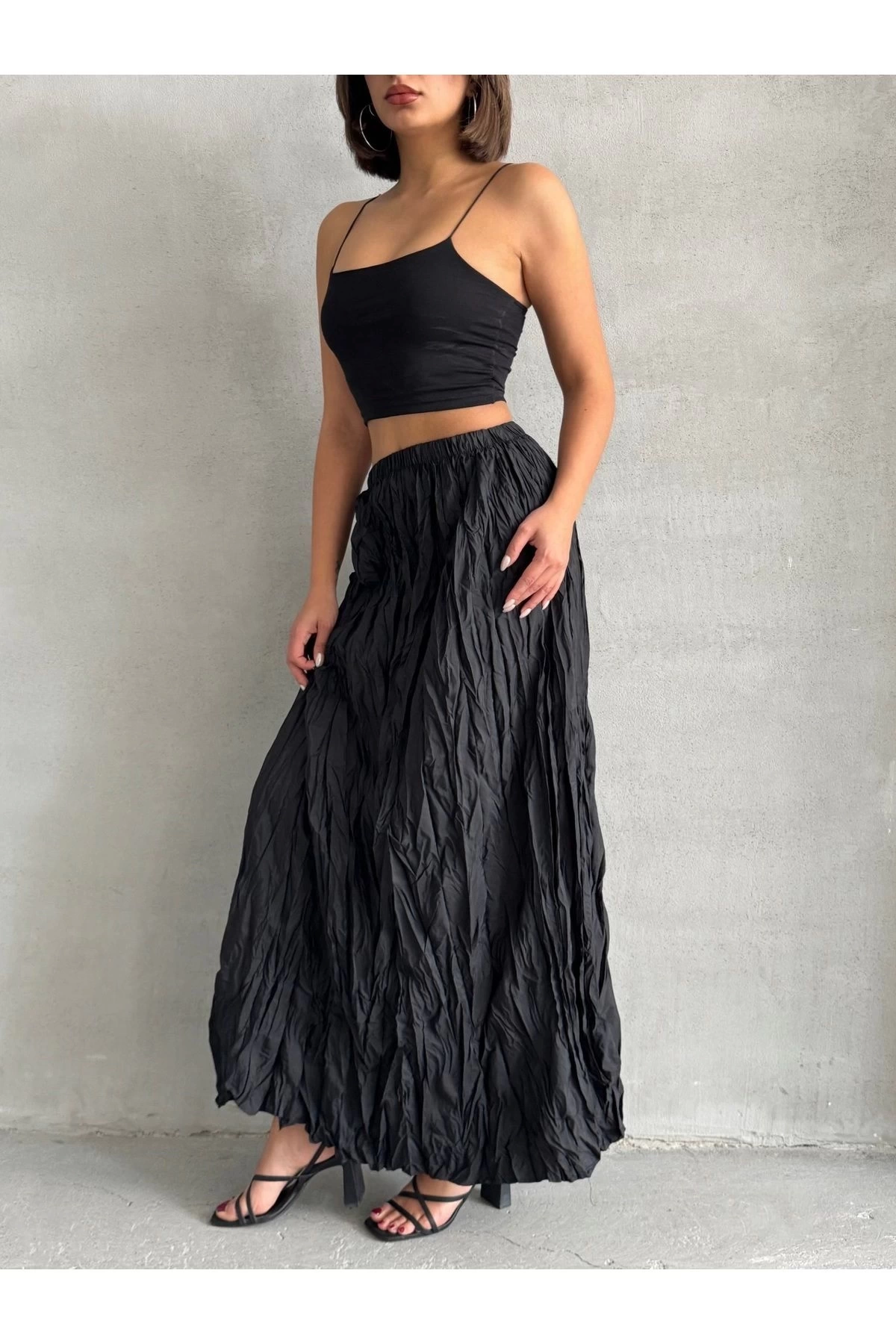 Kadın Siyah Yüksek Bel Kırışık Model Midi Boy Etek