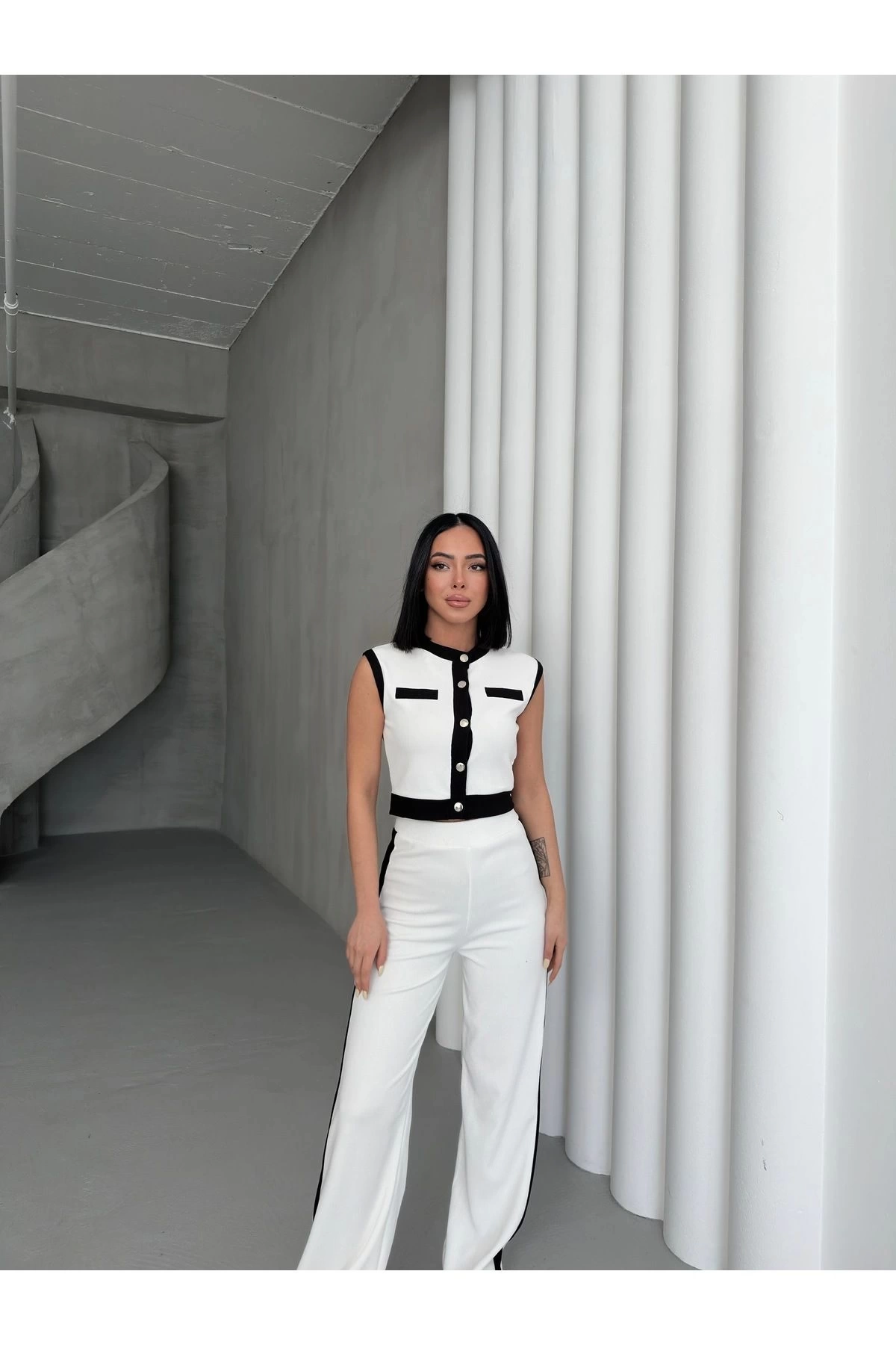 Kadın Beyaz Şık Şerit Detaylı Sıfır Koll Crop Pantolon Alt Üst İkili Takım
