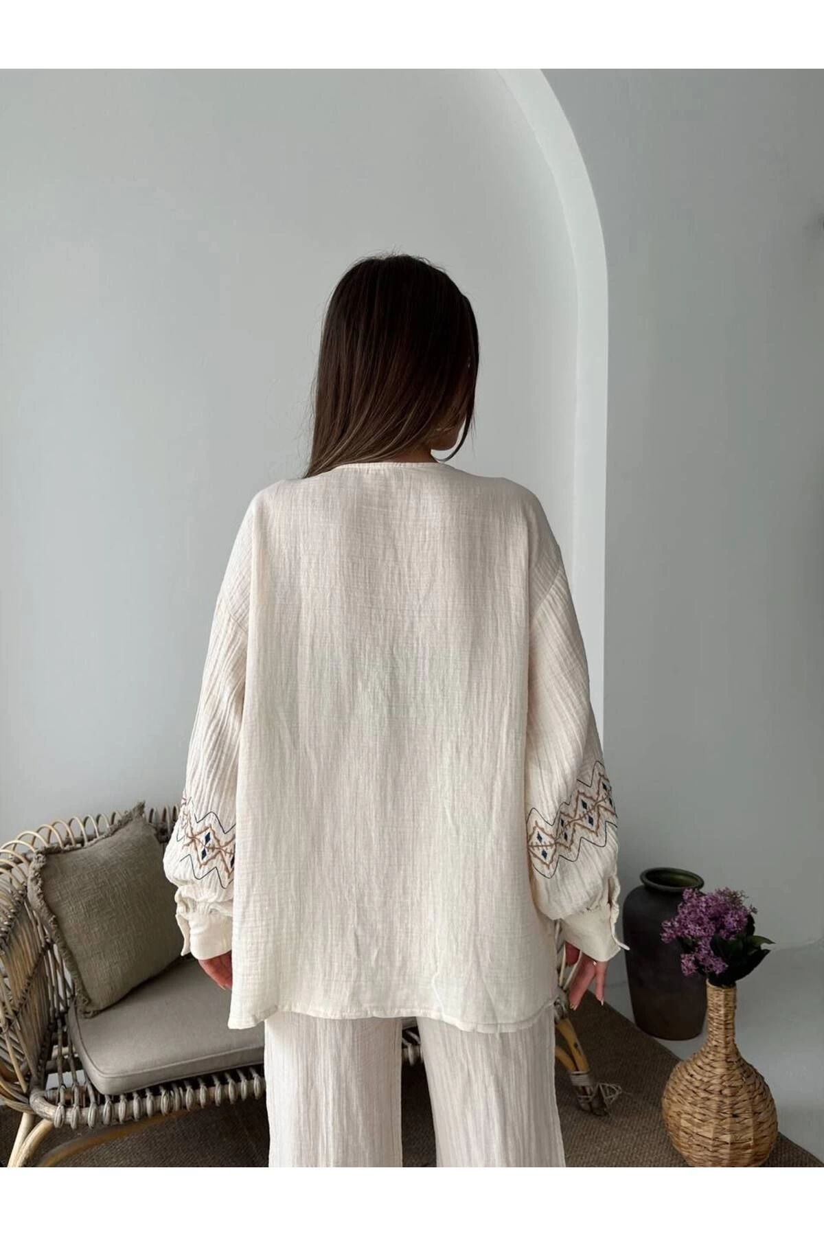 Kadın Ekru Nakış Ve Kemer detaylı Balon Kol Müslin Kumaş Premium Kimono