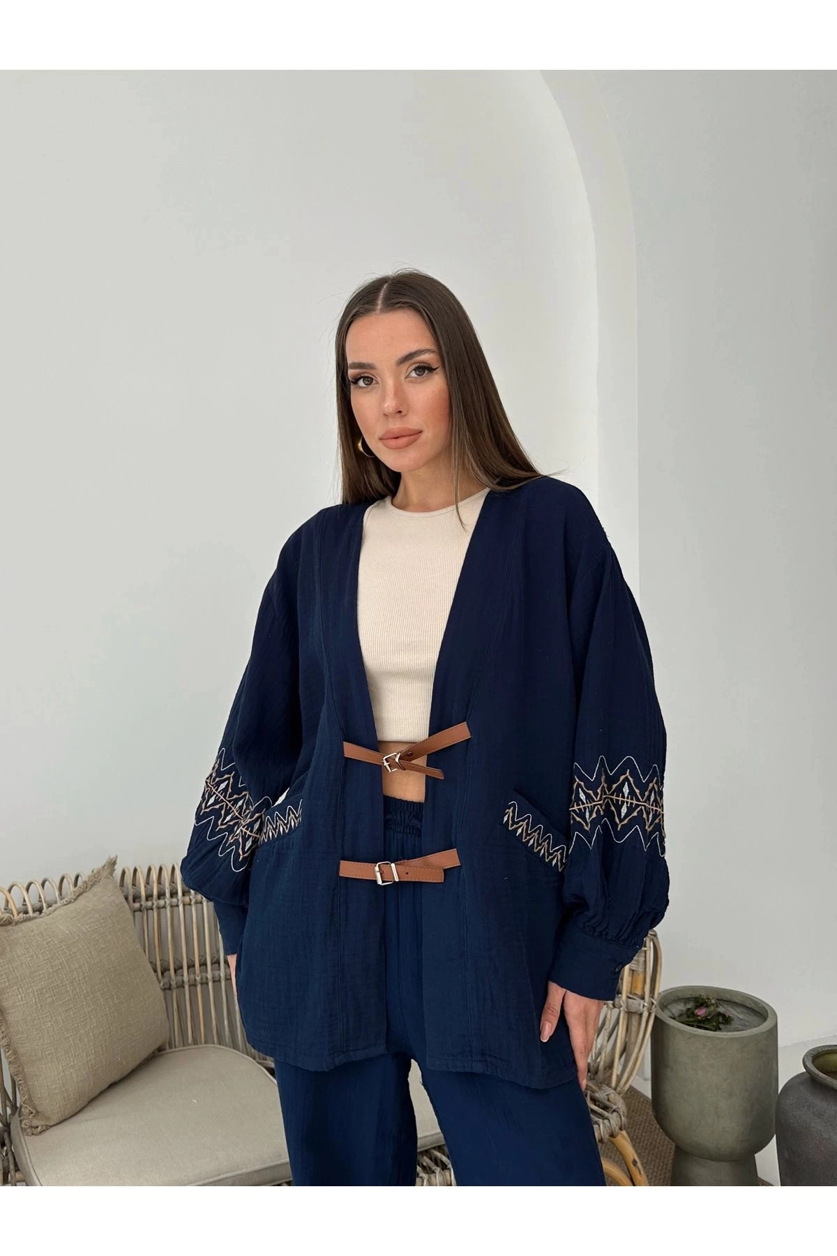 Kadın Lacivert Nakış Ve Kemer detaylı Balon Kol Müslin Kumaş Premium Kimono