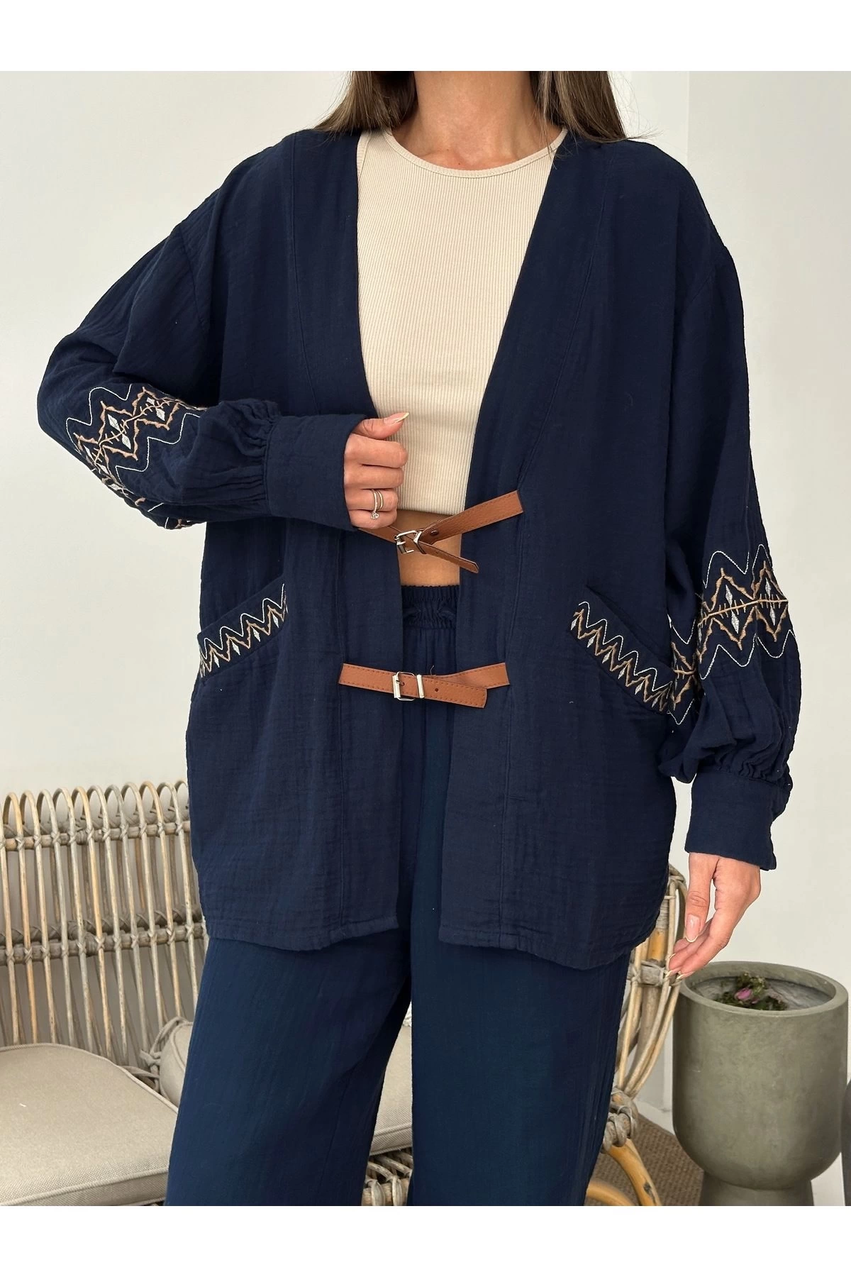 Kadın Lacivert Nakış Ve Kemer detaylı Balon Kol Müslin Kumaş Premium Kimono