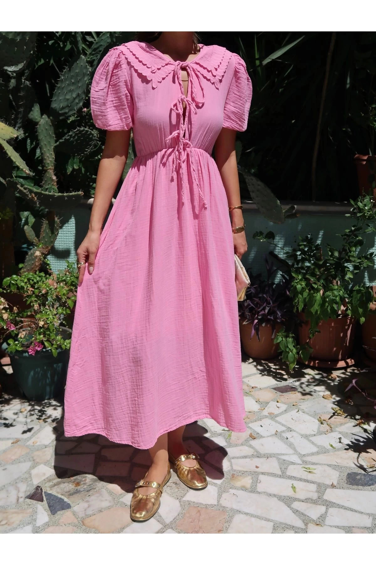 Kadın Pembe Şık Bebe Yaka Detaylıı Astarlı Müslin Kumaş Kısa Kol Yazlık Elbise