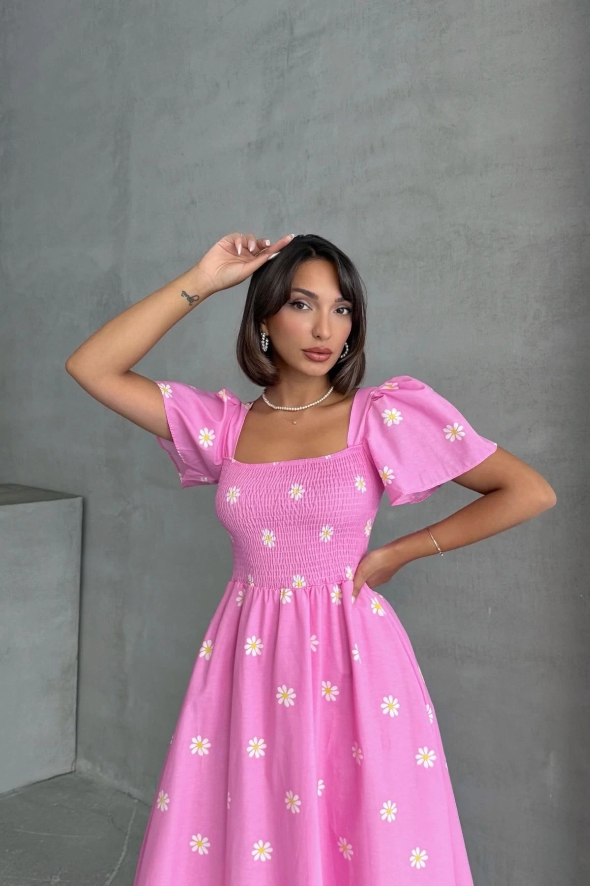 Kadın Papatya Desenli Pembe Poplin Midi Elbise