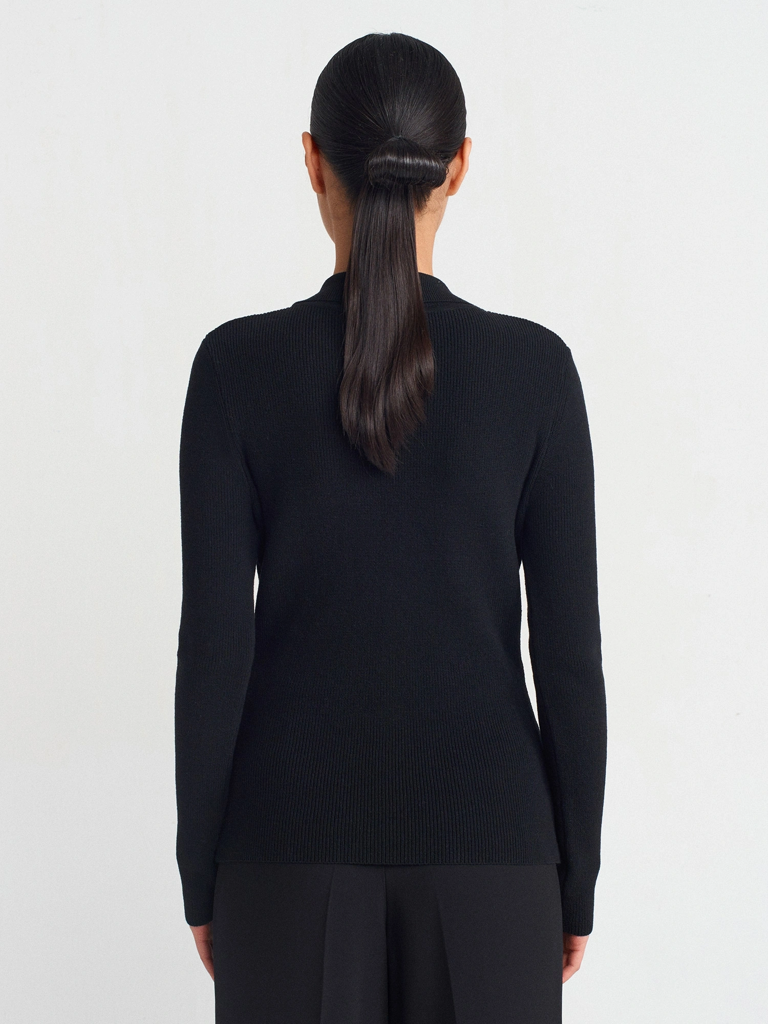 Kadın Siyah  Dik Yaka Çıtçıtlı Uzun Kol Triko Kazak