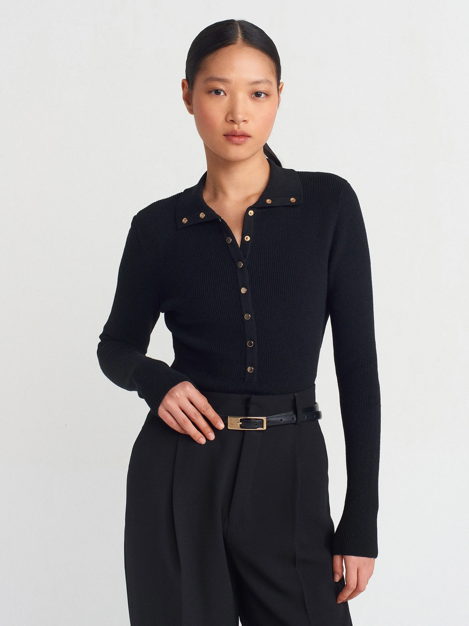 Kadın Siyah  Dik Yaka Çıtçıtlı Uzun Kol Triko Kazak