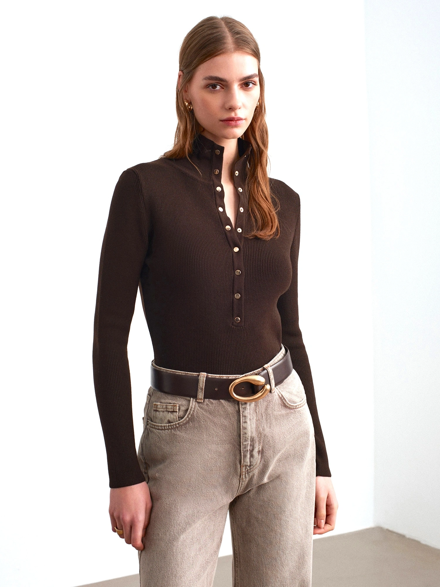 Kadın Acı Kahverengi Dik Yaka Çıtçıtlı Uzun Kol Triko Kazak