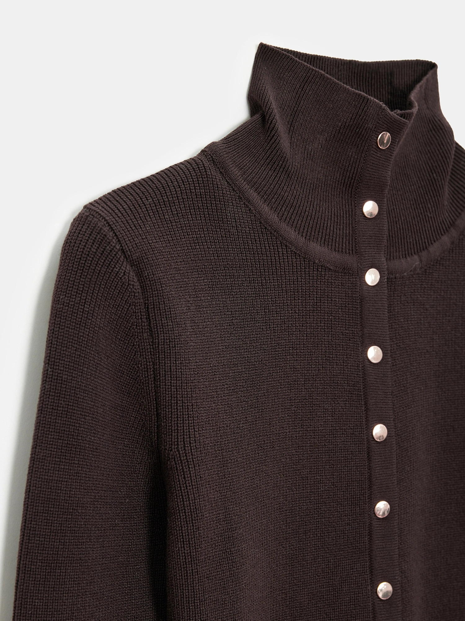 Kadın Acı Kahverengi Dik Yaka Çıtçıtlı Uzun Kol Triko Kazak