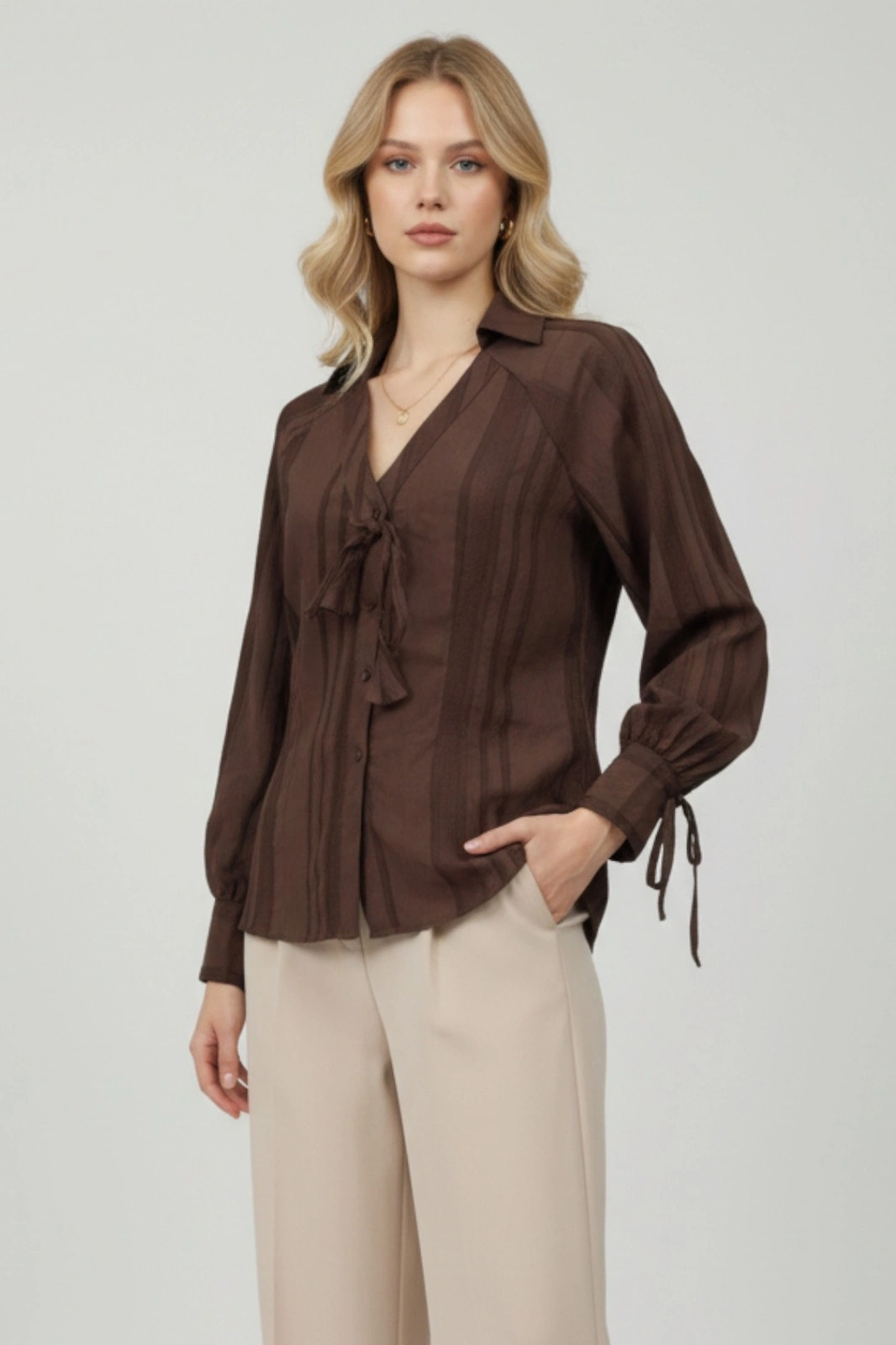 Kadın Kahverengi Bağlamalı Detaylı V Yaka Gömlek