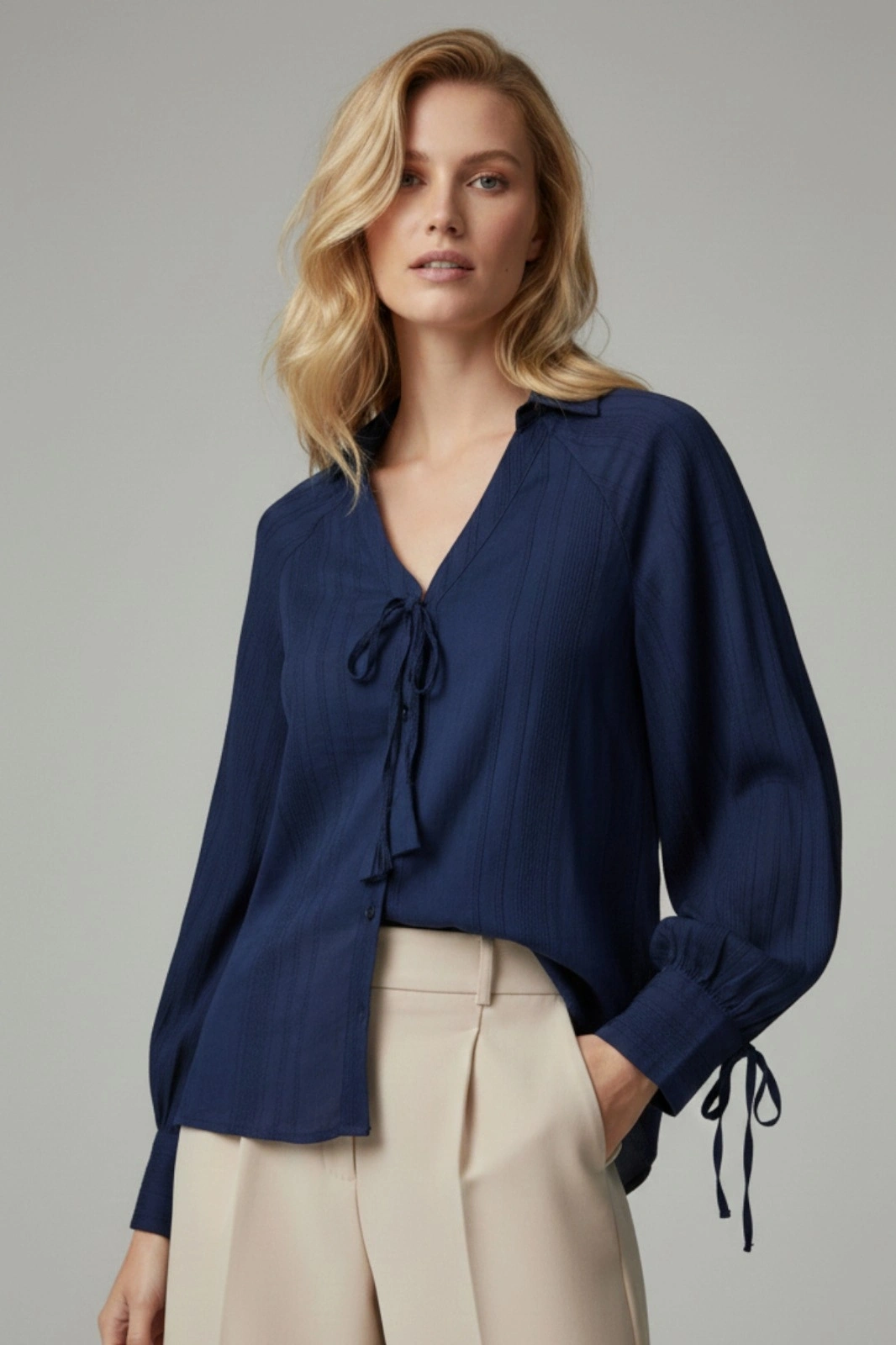 Kadın Lacivert Bağlamalı Detaylı V Yaka Gömlek