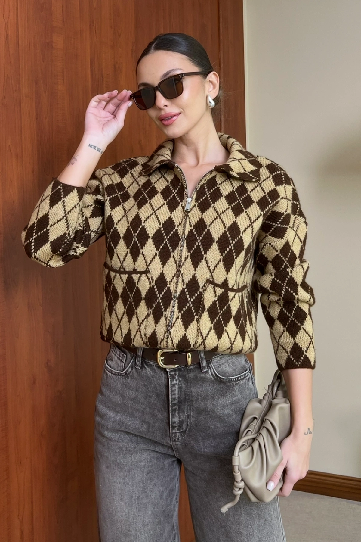 Kadın Kahverengi Polo yaka Çift Cep Detaylı Baklava Desen Premium Hırka