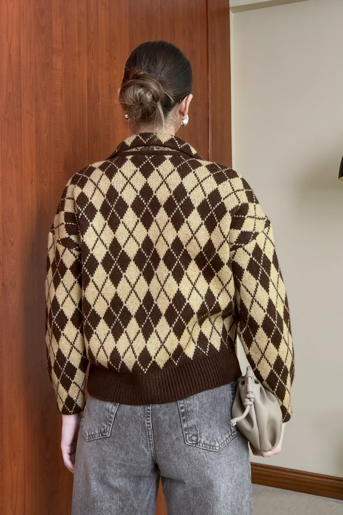 Kadın Kahverengi Polo yaka Çift Cep Detaylı Baklava Desen Premium Hırka