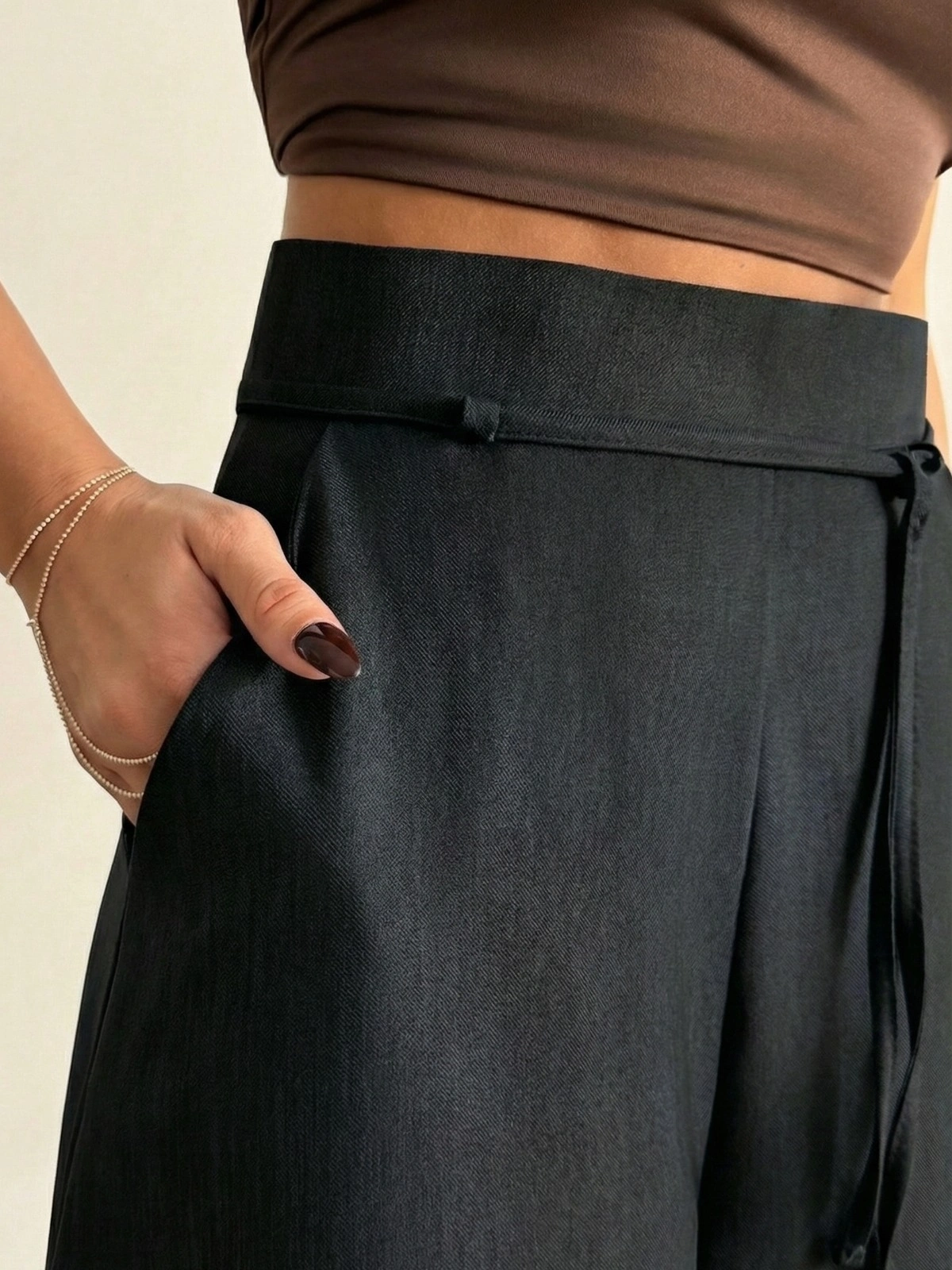 Kadın Siyah Bağcıklı Yüksek Bel Rahat Kesim Bol Paça Sofya Keten Pantolon