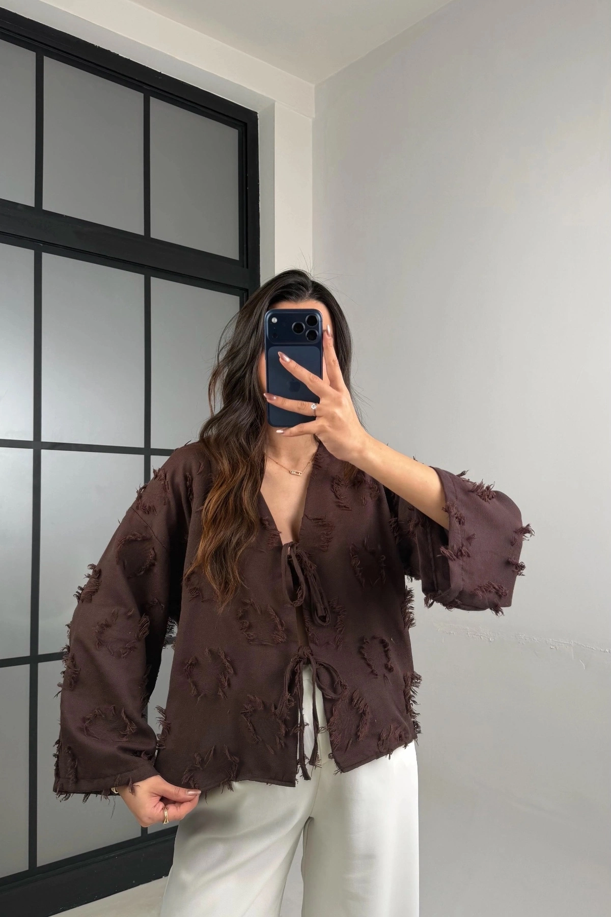 Kadın Kahverengi Püskül Detaylı Bağlamalı Mevsimlik Yazlık Premium Keten Gömlek (Yeni Renk)