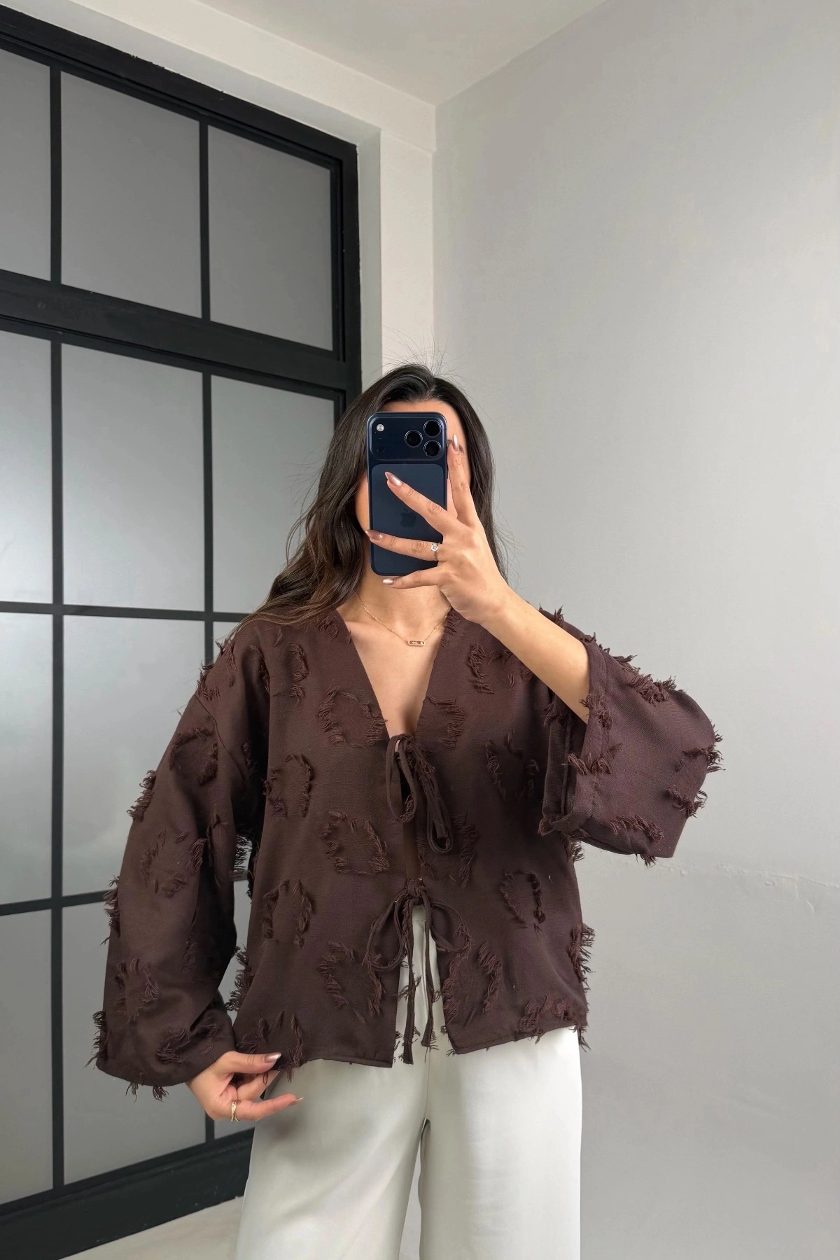 Kadın Kahverengi Püskül Detaylı Bağlamalı Mevsimlik Yazlık Premium Keten Gömlek (Yeni Renk)