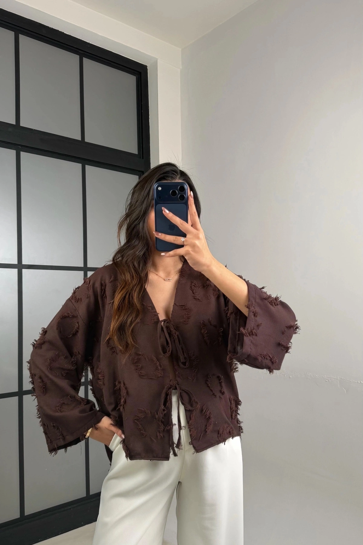 Kadın Kahverengi Püskül Detaylı Bağlamalı Mevsimlik Yazlık Premium Keten Gömlek (Yeni Renk)