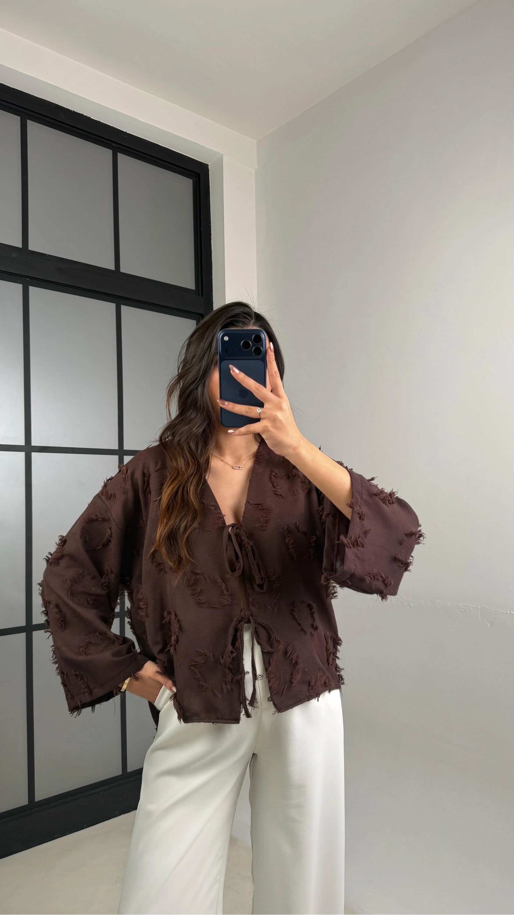 Kadın Kahverengi Püskül Detaylı Bağlamalı Mevsimlik Yazlık Premium Keten Gömlek (Yeni Renk)