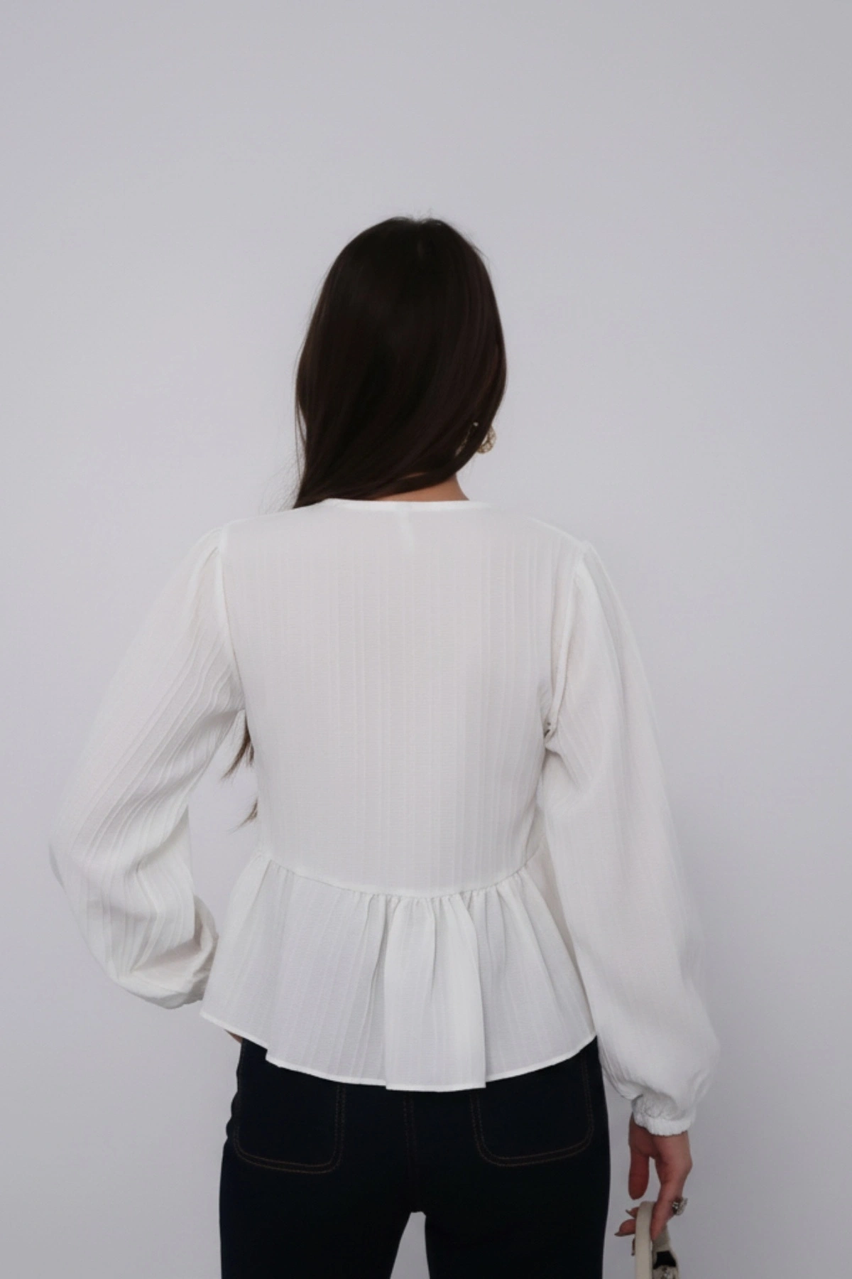 Kadın Ekru Fiyonk Detaylı Düğmeli Uzun Kol Gömlek Bluz