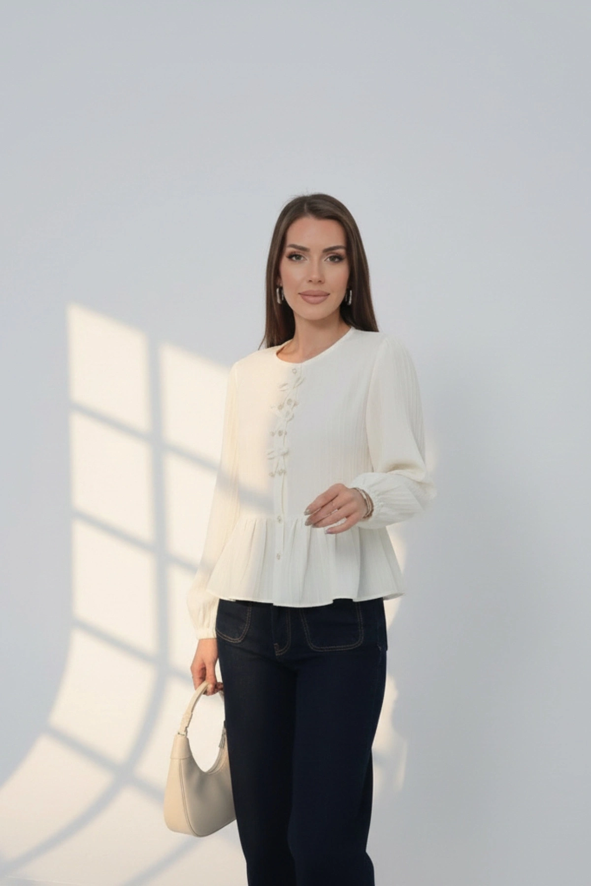 Kadın Ekru Fiyonk Detaylı Düğmeli Uzun Kol Gömlek Bluz
