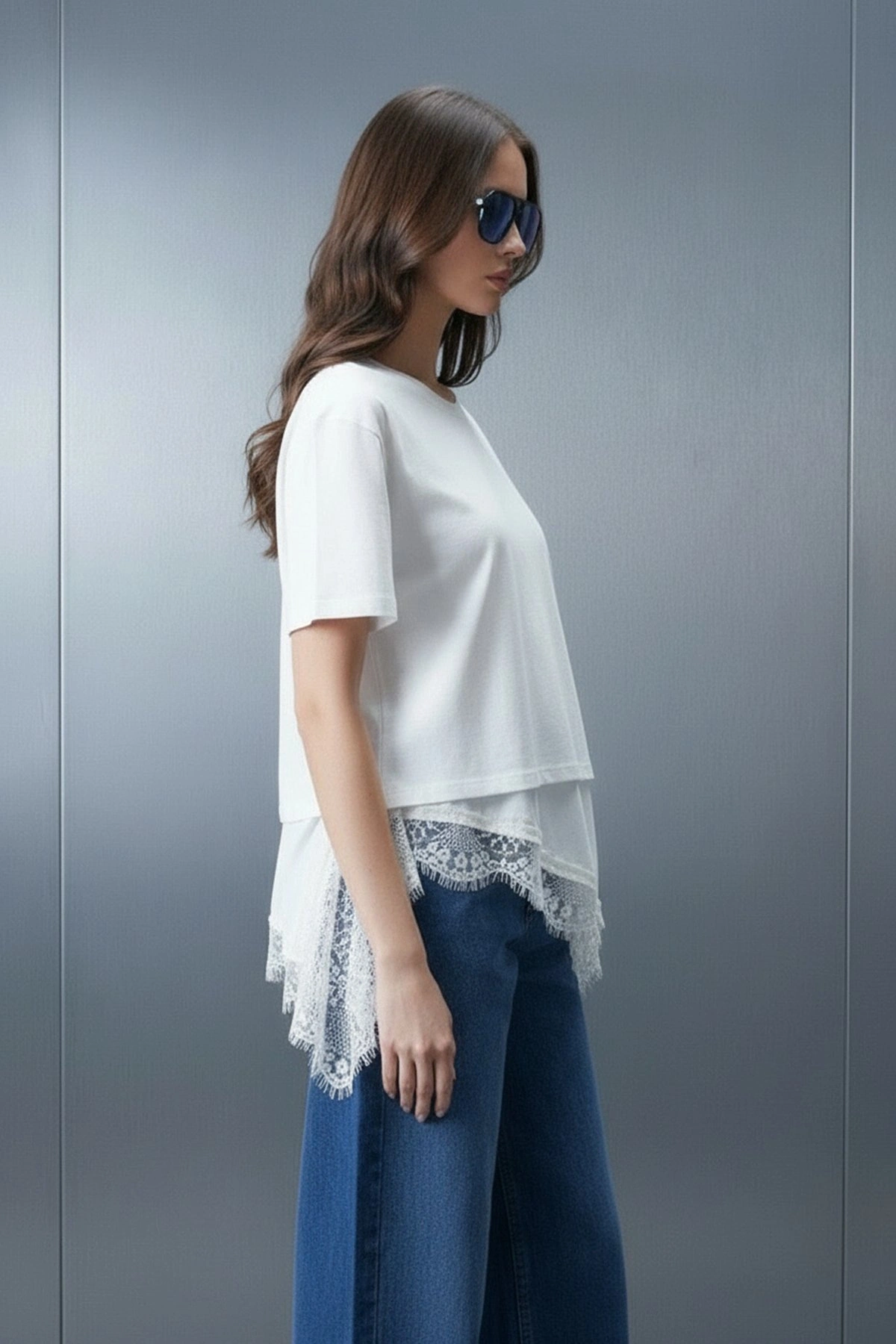 Kadın Beyaz Asimetrik Kesim Şık Dantel Detaylı Salaş Oversize Tişört
