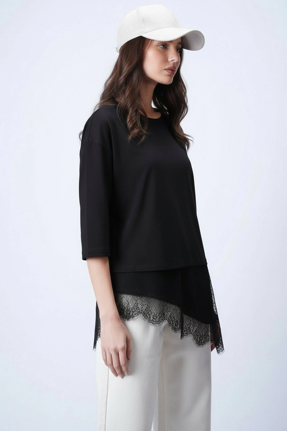 Kadın Siyah Asimetrik Kesim Şık Dantel Detaylı Salaş Oversize Tişört