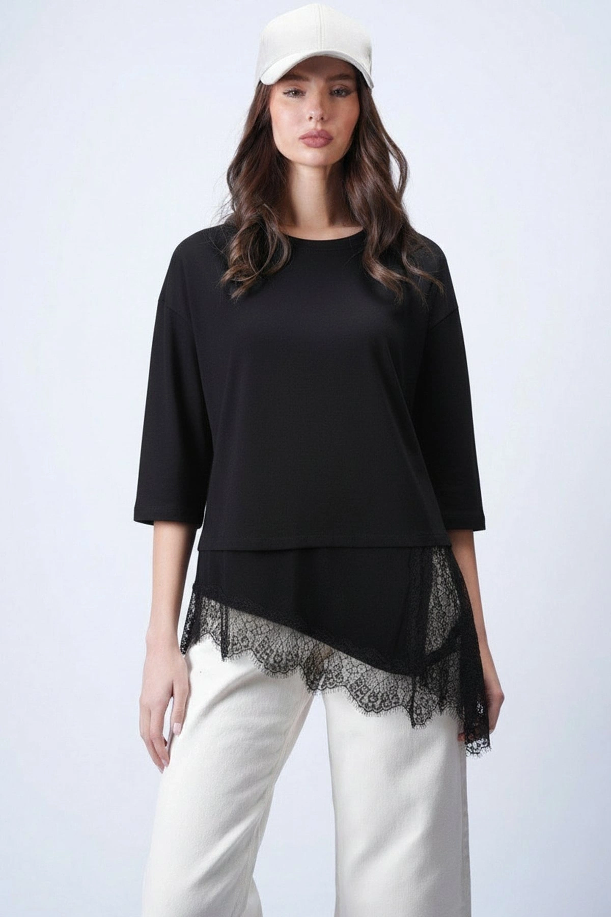Kadın Siyah Asimetrik Kesim Şık Dantel Detaylı Salaş Oversize Tişört