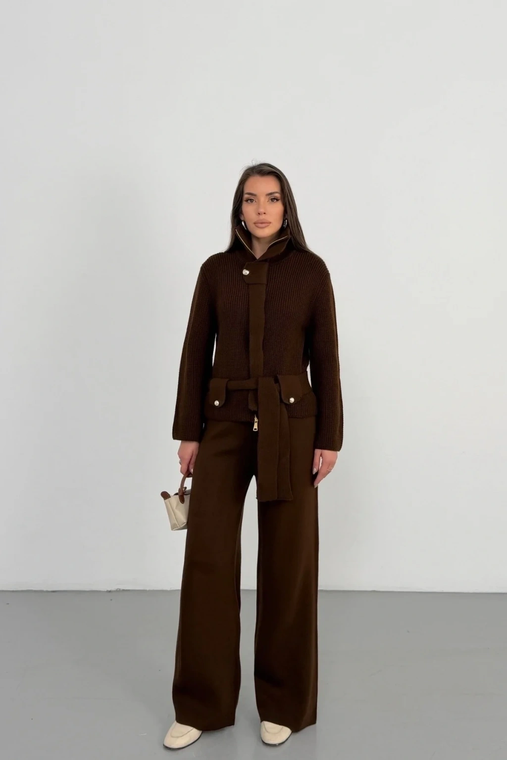 Kadın Acı Kahverengi Dik Yaka Kuşaklı Premium Kalite Triko Hırka Bol Paça Pantolon Triko Takım