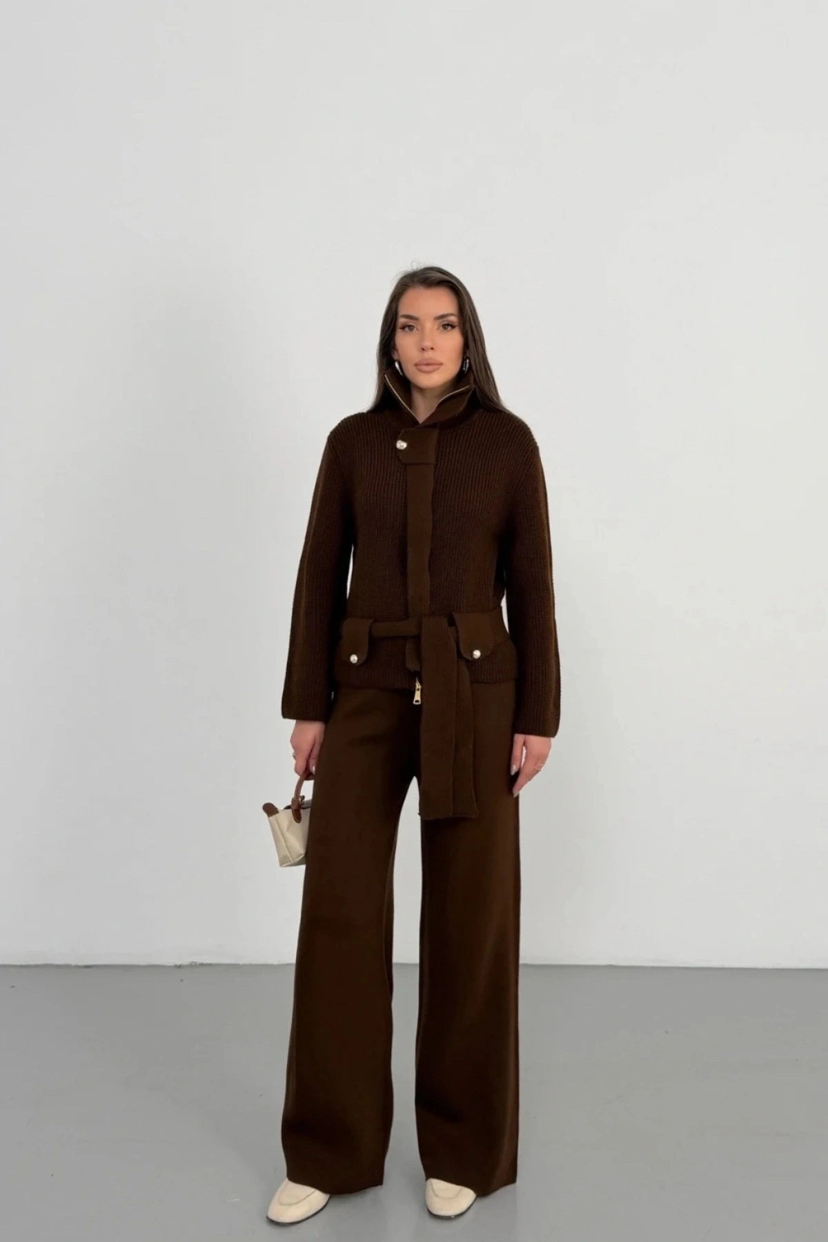 Kadın Acı Kahverengi Dik Yaka Kuşaklı Premium Kalite Triko Hırka Bol Paça Pantolon Triko Takım