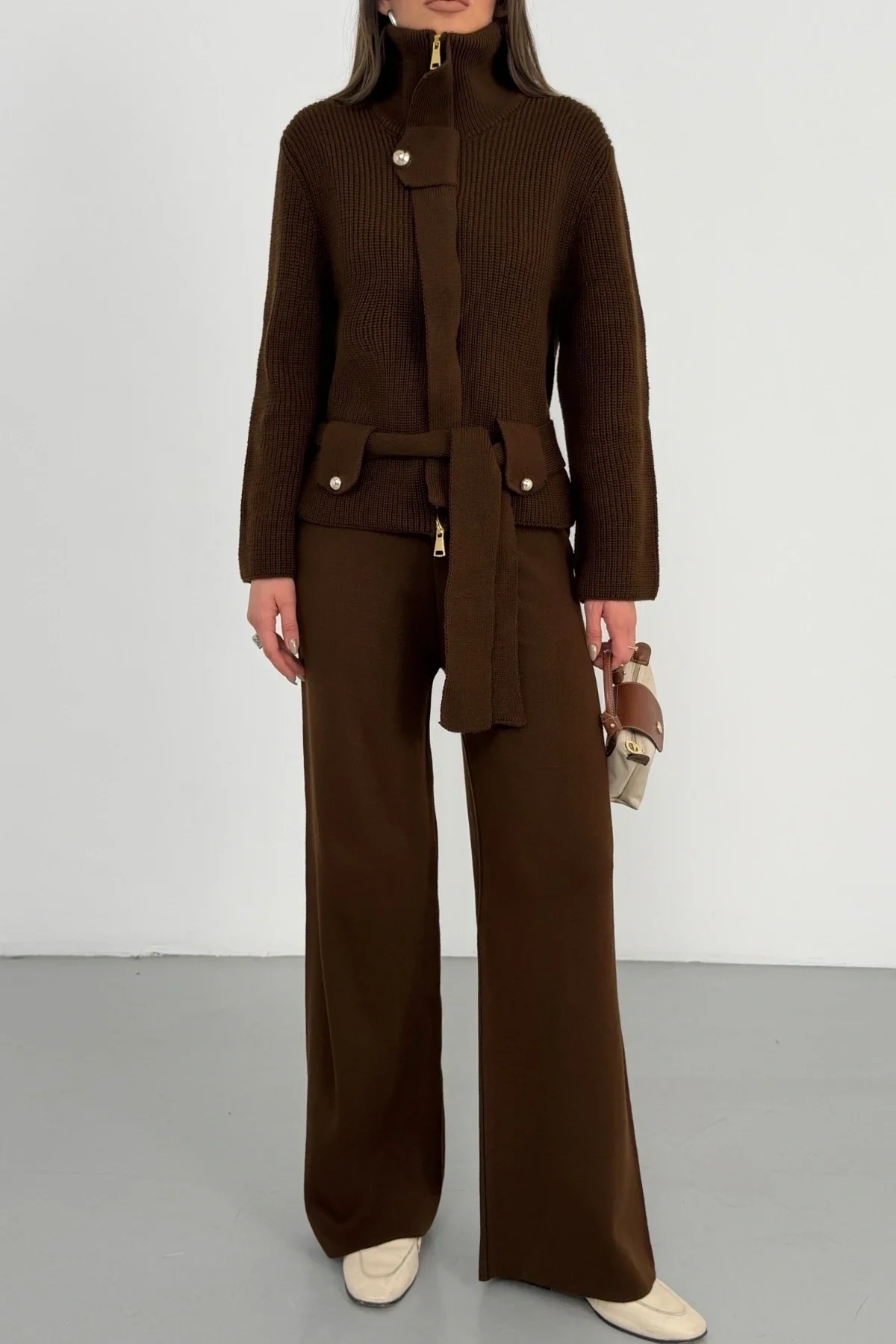 Kadın Acı Kahverengi Dik Yaka Kuşaklı Premium Kalite Triko Hırka Bol Paça Pantolon Triko Takım