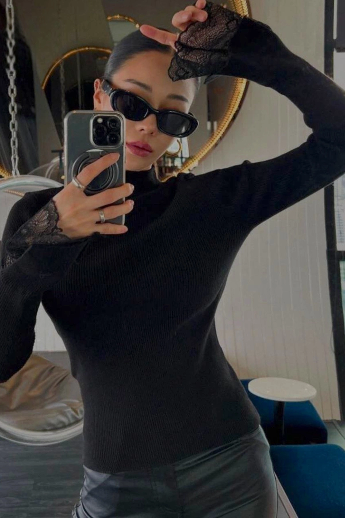 Kadın Siyah Yarım Balıkçı Yaka Dantel Kol Detaylı Fitilli Triko Bluz (S/M Beden)